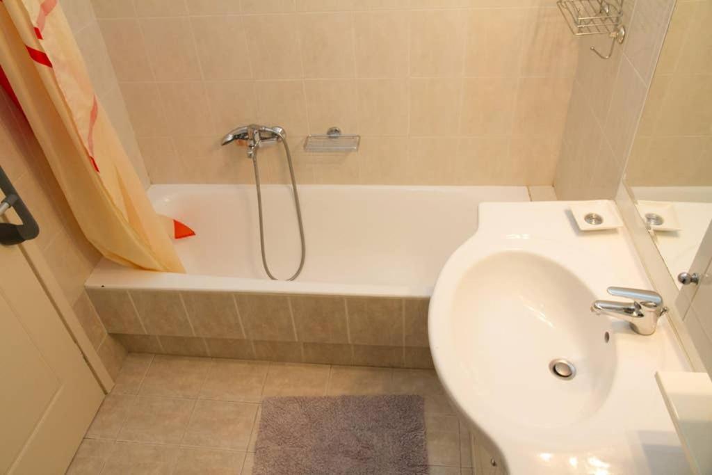 Spacious Family Flat Near Parthenon Free Parking Athen Eksteriør billede