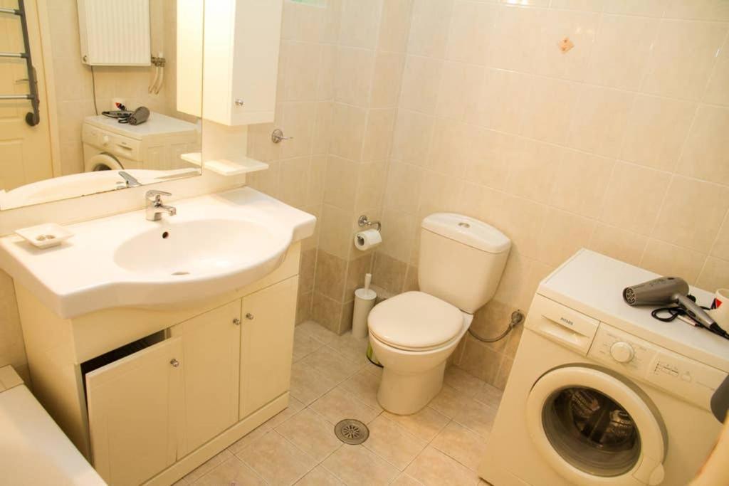 Spacious Family Flat Near Parthenon Free Parking Athen Eksteriør billede