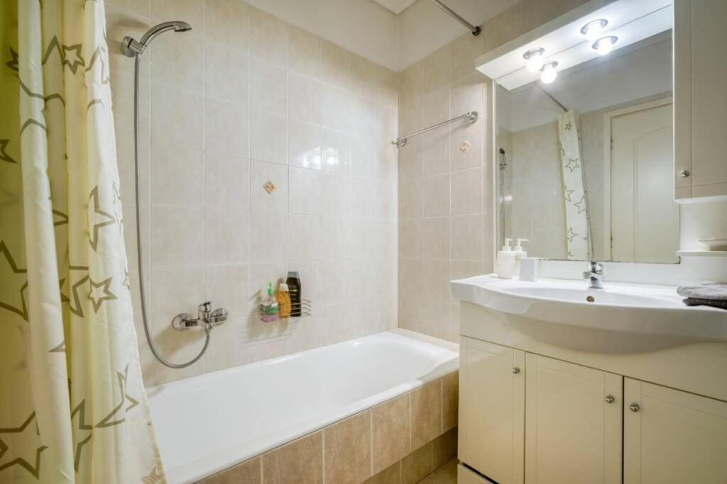 Spacious Family Flat Near Parthenon Free Parking Athen Eksteriør billede